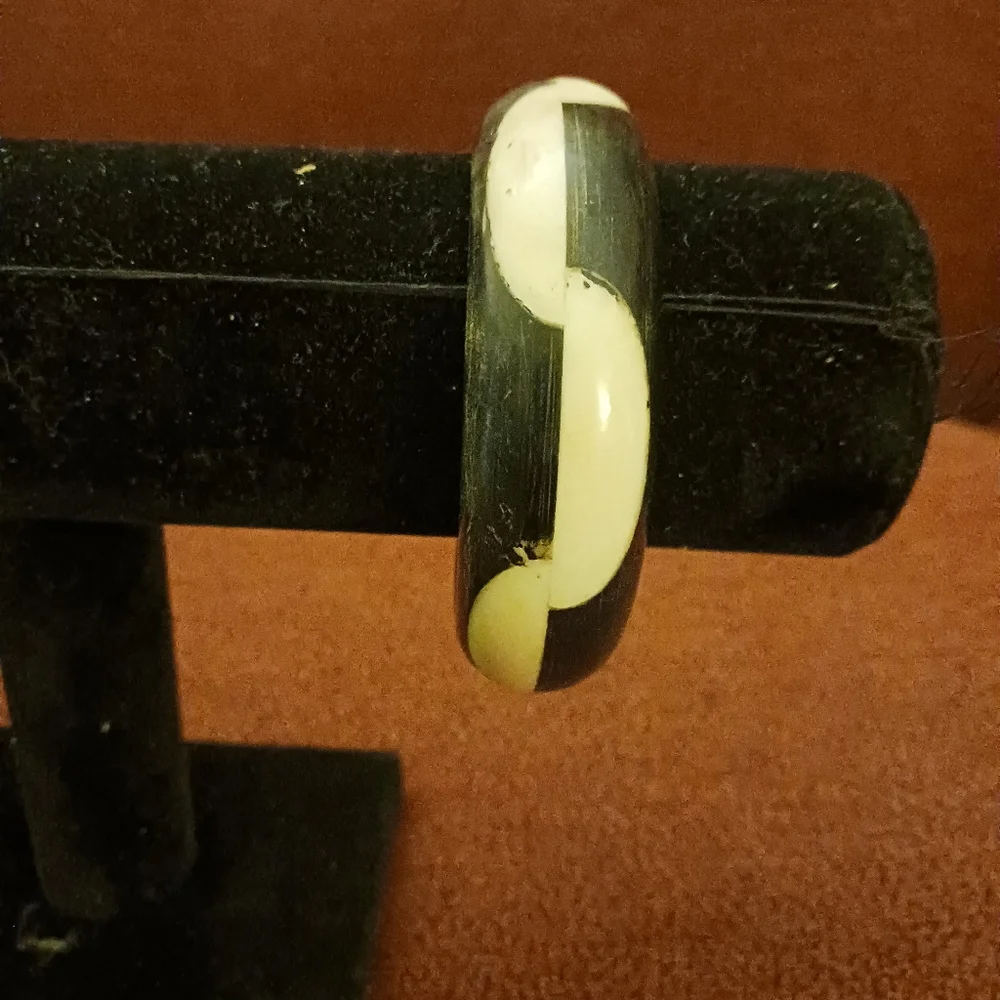 Vintage handcrafted Black and Cream Bangle